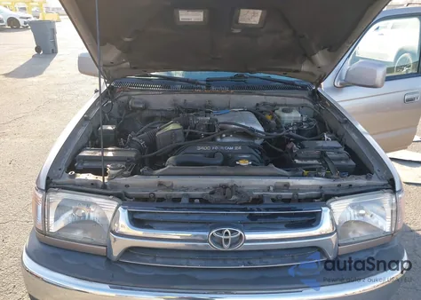 2001 Toyota 4Runner Sr5 V6 from USA, damaged, VIN JT3GN86R610185598